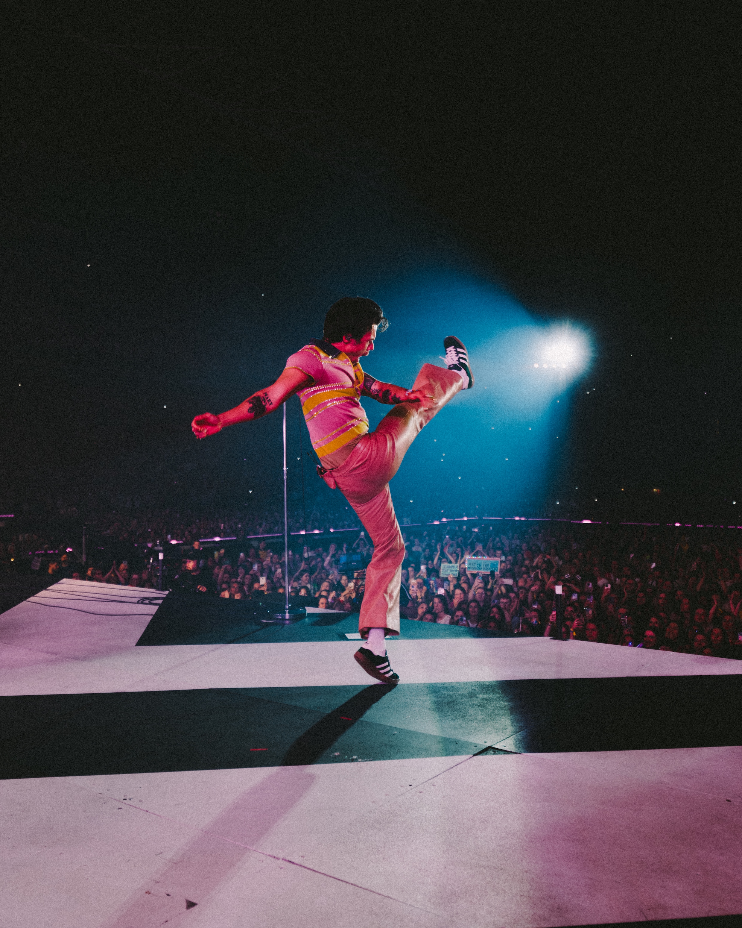 Recensie: Harry Styles betovert de Johan Cruijff Arena moeiteloos met ...