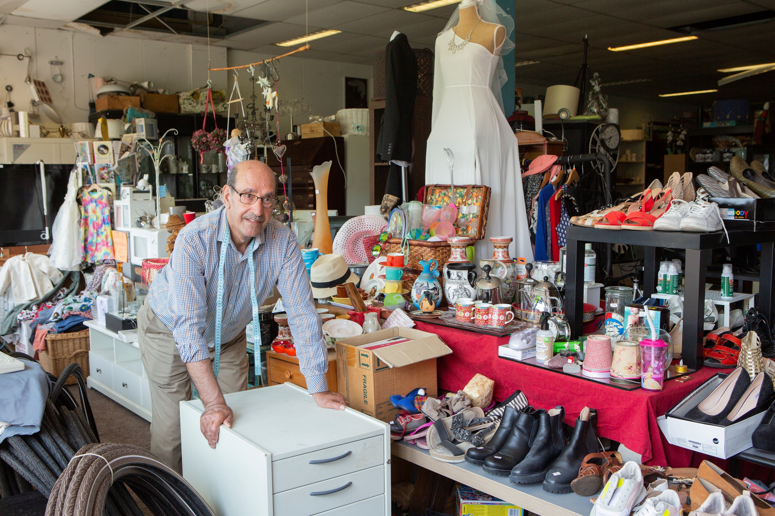 6 kringloopwinkels in Amsterdam waar je gegarandeerd iets moois op de kop tikt Het Parool