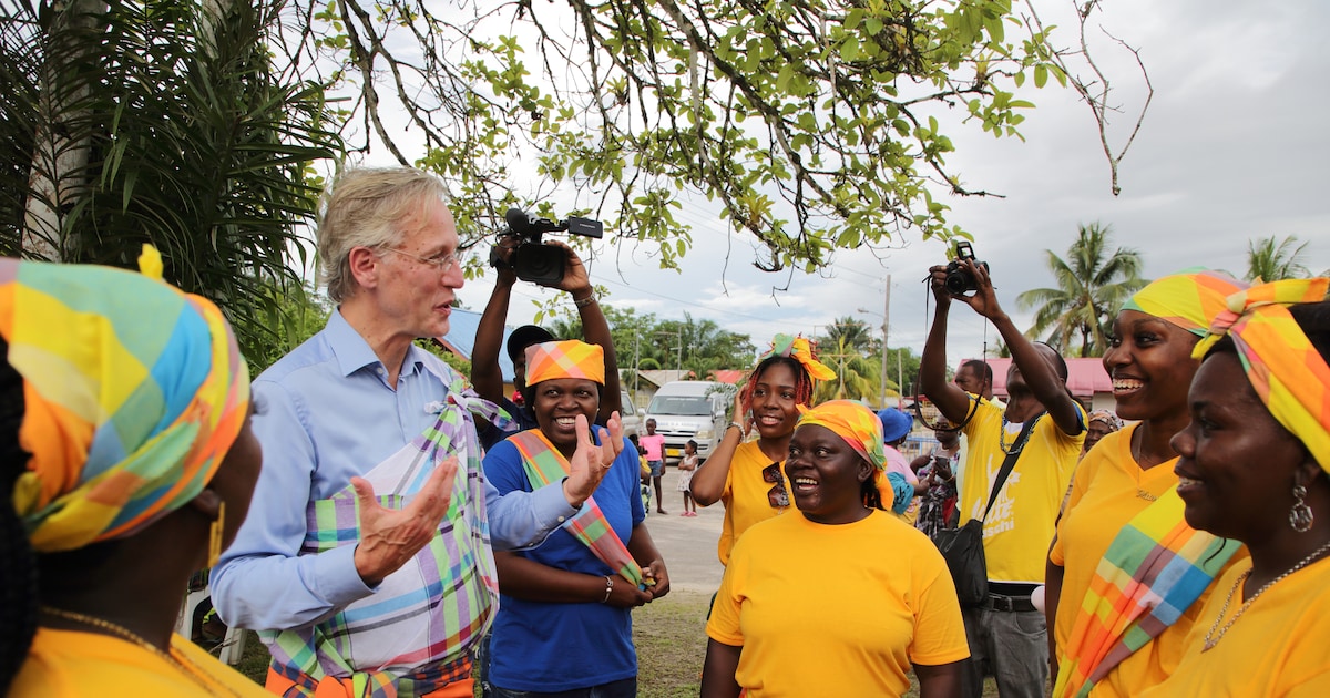 In Suriname Is Minister Dijkgraaf Stellig: Aan Slavernij Zullen We ...