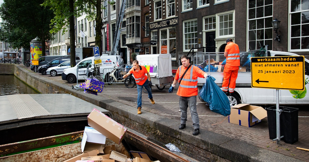 Drie nieuwe afvalboten in het Wallengebied, uiteindelijk moeten er zo’n dertig boten in het centrum 