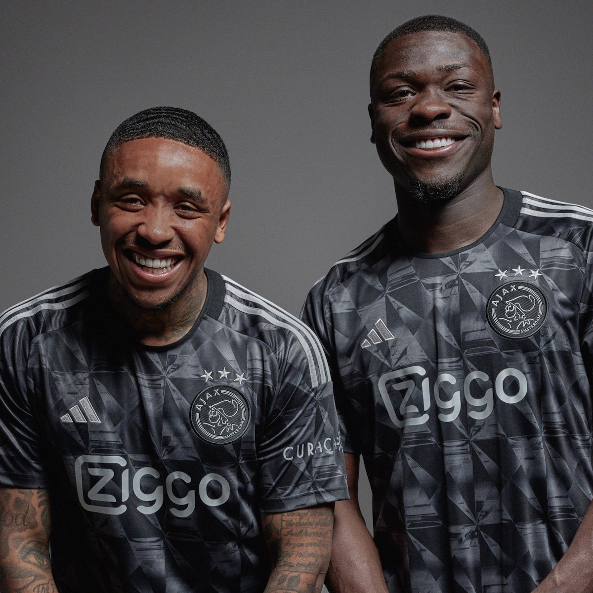 Ajax presenteert derde tenue met diamantenpatroon voor het seizoen 2023 24 Het Parool