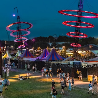Lowlands gets more expensive every year, yet these festival-goers keep coming back: 'Just order, close your eyes and pay'