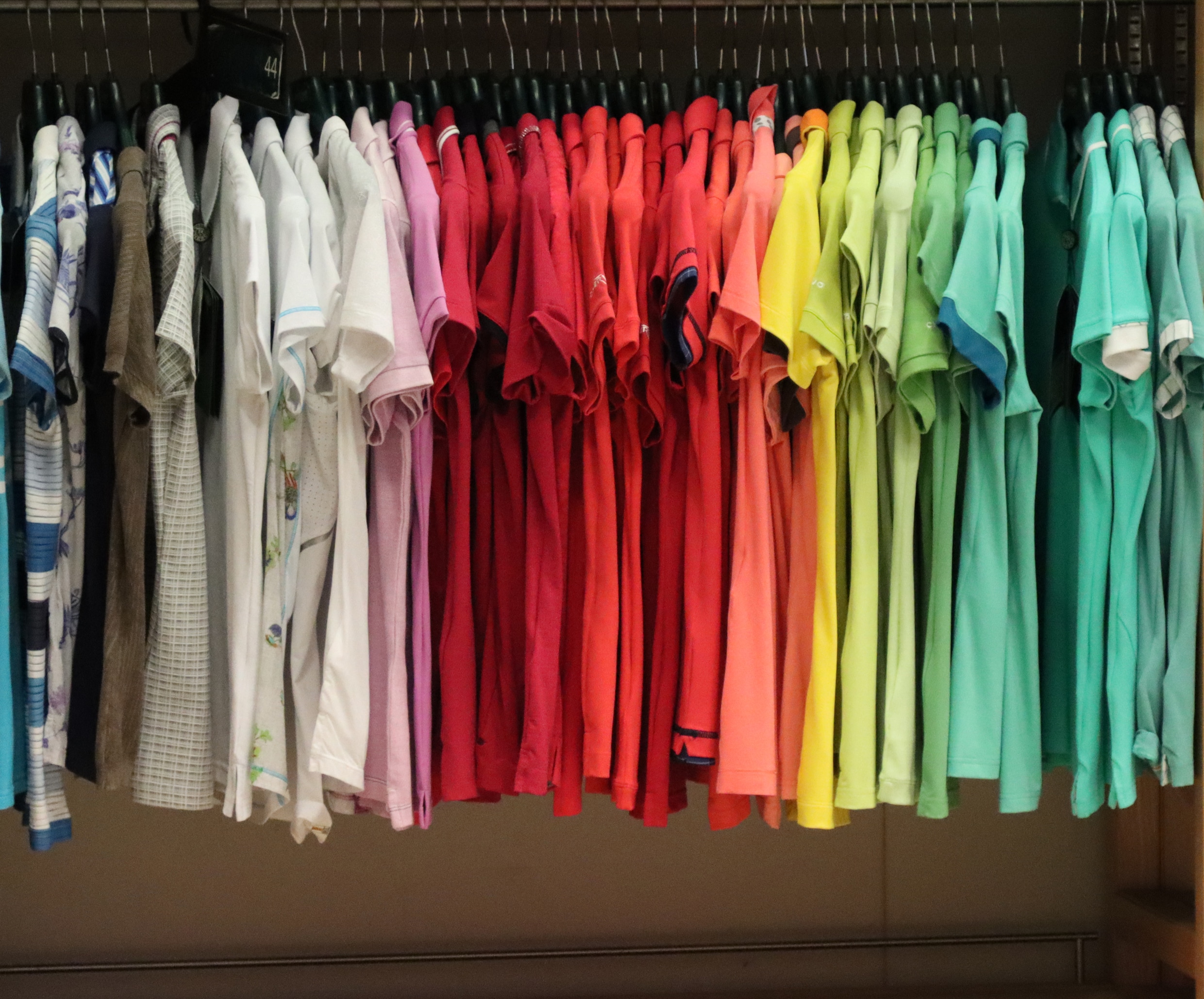 We kopen steeds minder kleding: sinds corona is één op de tien kledingwinkels ermee gestopt