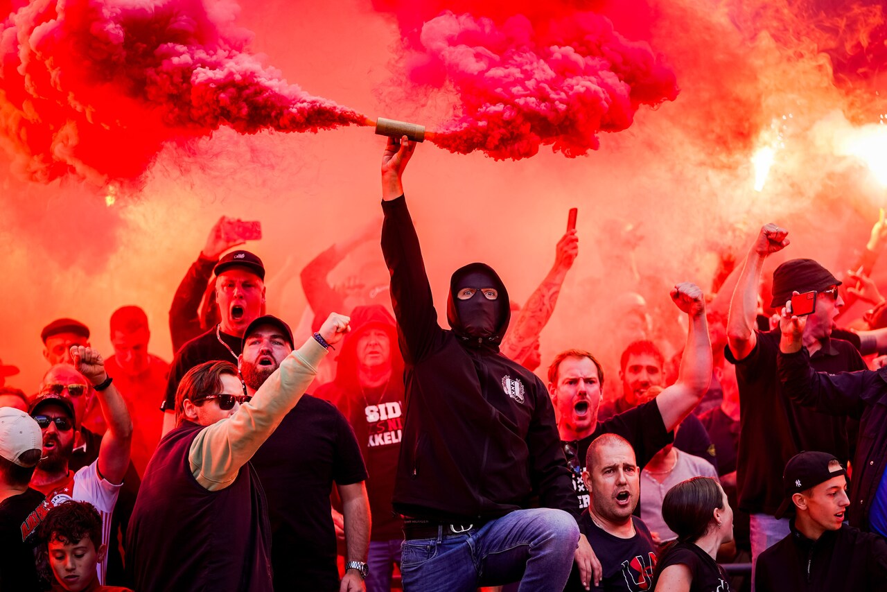 opinie-ajax-moet-eens-daadwerkelijk-afstand-nemen-van-groep