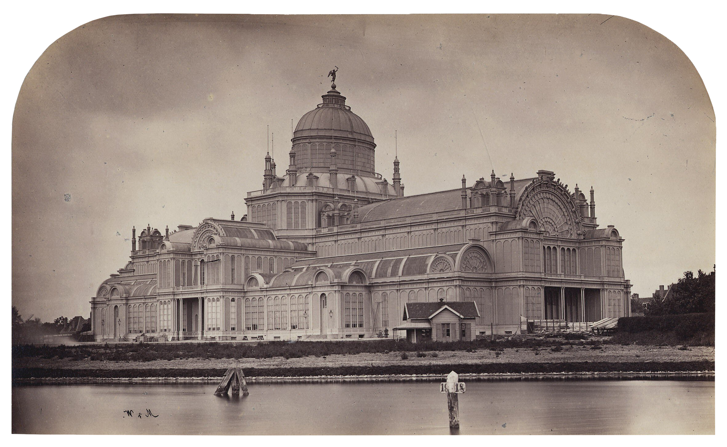 het-paleis-voor-volksvlijt-aan-het-frederiksplein-de-achterzijde