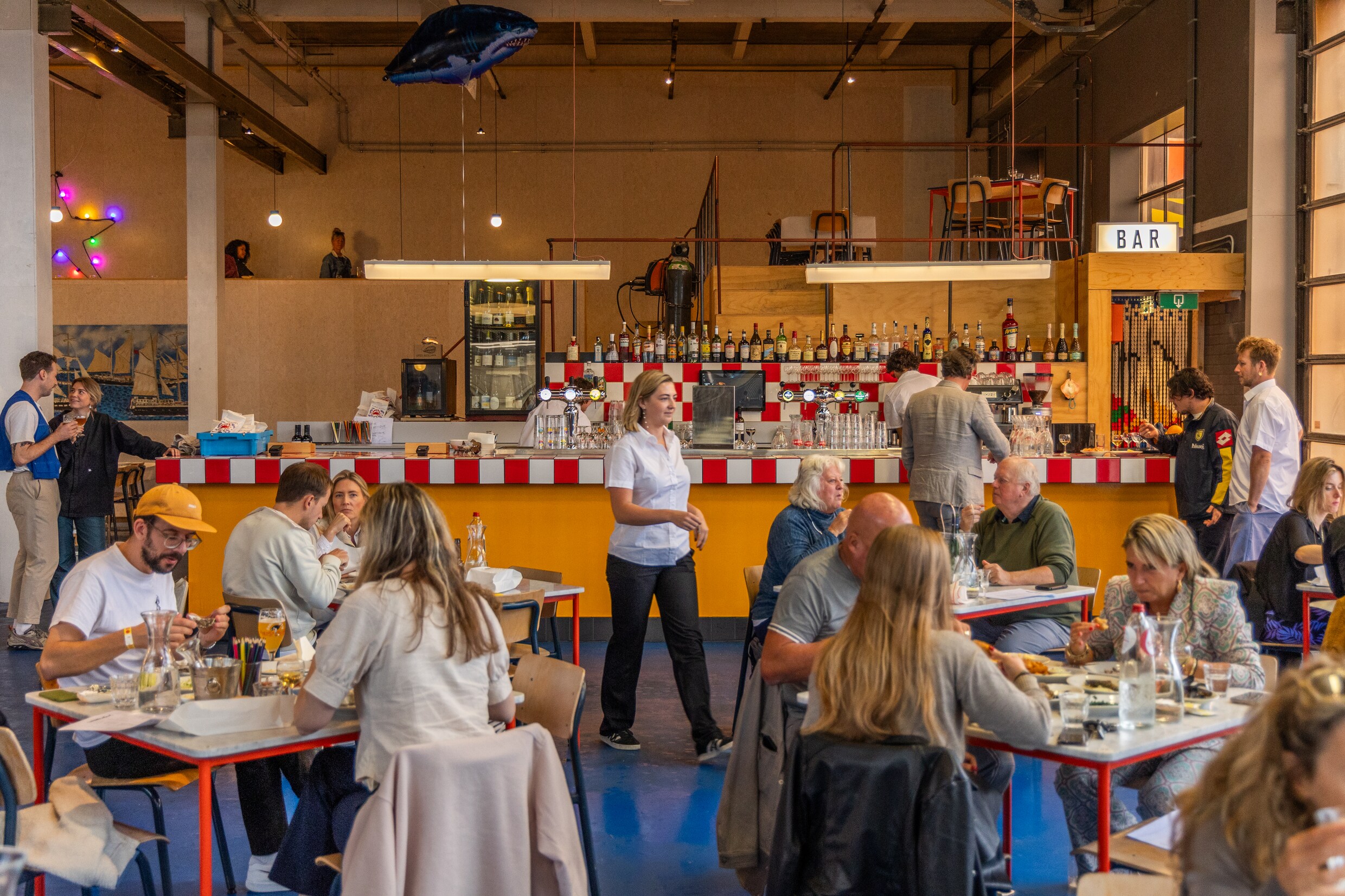 8 Amsterdamse restaurants waar je lekker lang kunt tafelen met