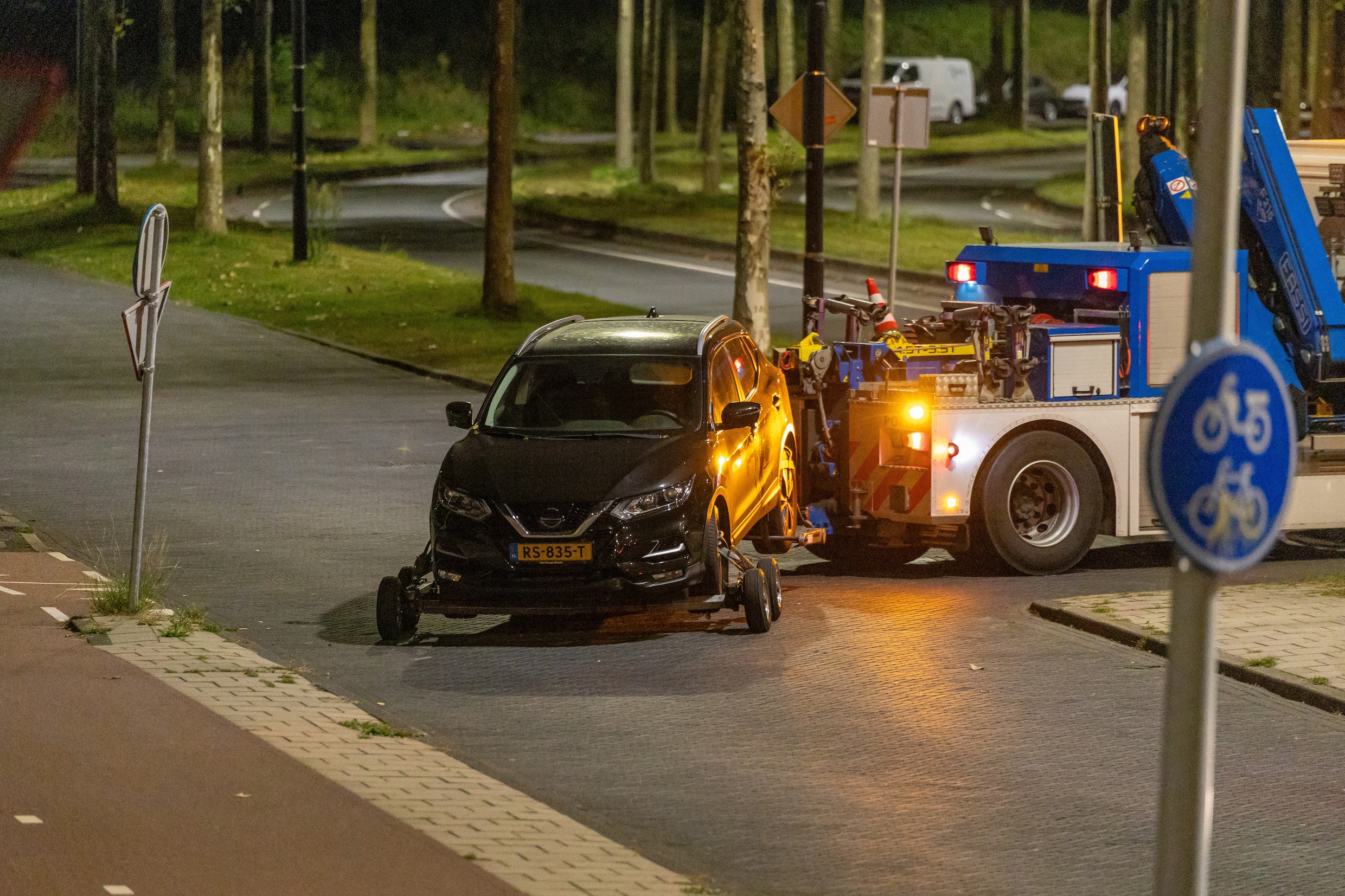 Explosief Gevonden In Gestolen Voertuig In Zuidoost, Twee Explosies ...