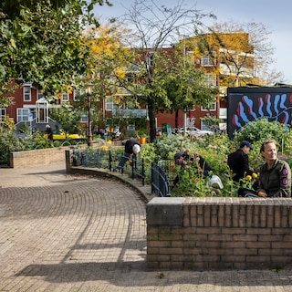 Municipality, our local market in the Kinkerbuurt needs clarity to survive