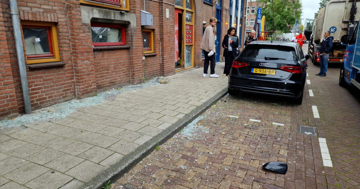 Opinie ‘De r zit in de maand, het vuurwerkbomseizoen is weer begonnen’ Het Parool