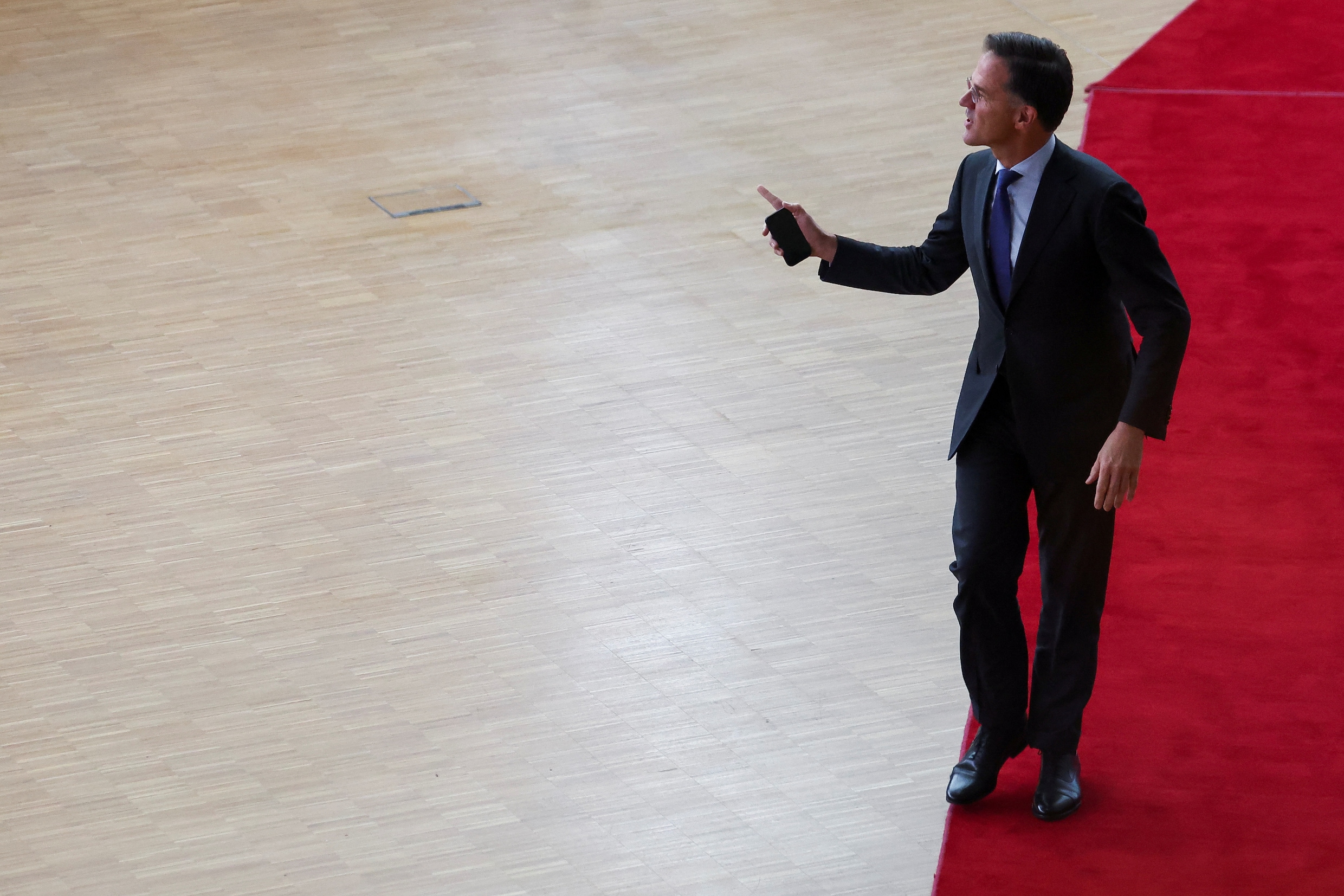 Rutte wil iedereen vast laten wennen aan het idee dat we zijn gezicht ...