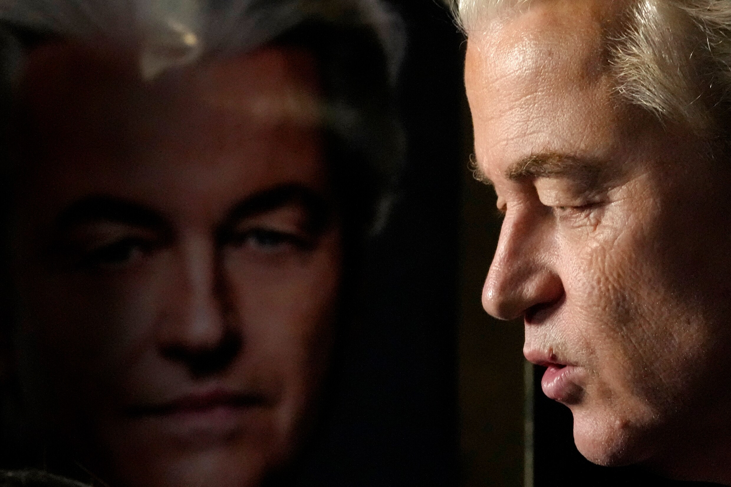 Buitenlandse media zien ‘chaos’ in Nederland na bliksemvertrek ...
