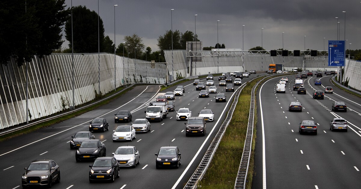 Verkeer Moet Opletten Het Kan Glad Zijn Op De Weg Door Sneeuw Of Hagel