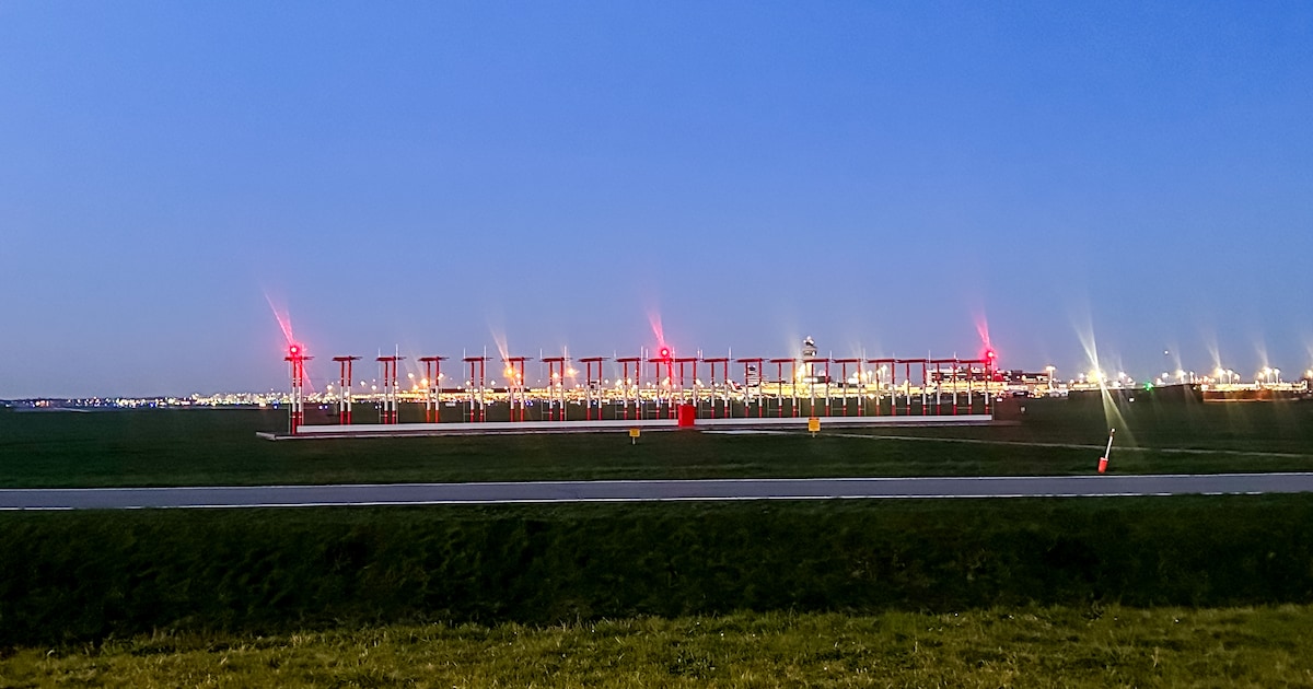Opinie: ‘Amsterdams bezwaar tegen Schiphol is symboolpolitiek en lost het probleem niet op’
