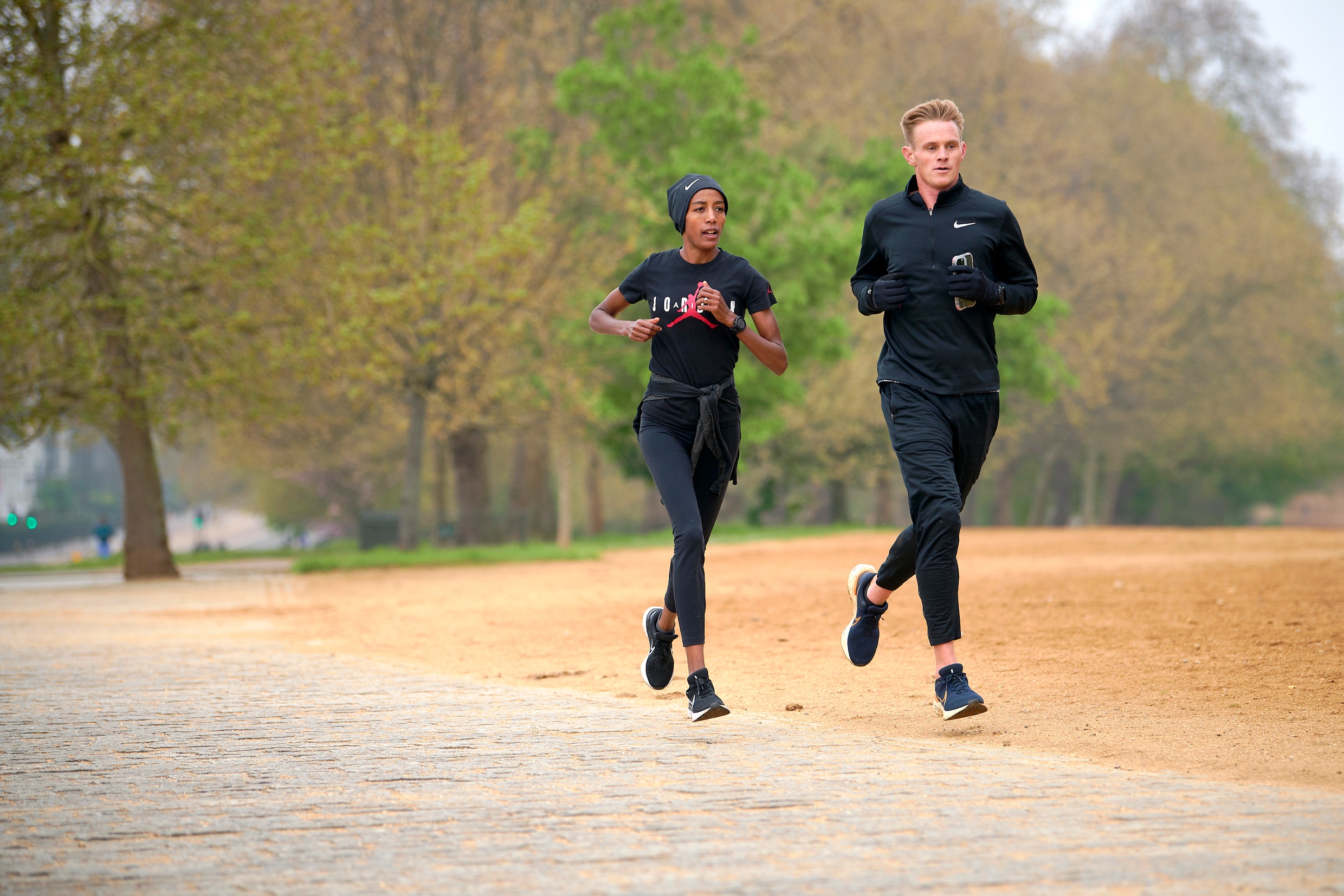 Hoe Sifan Hassan De Marathon Van Londen Won En Haar Coach Van Zijn ...