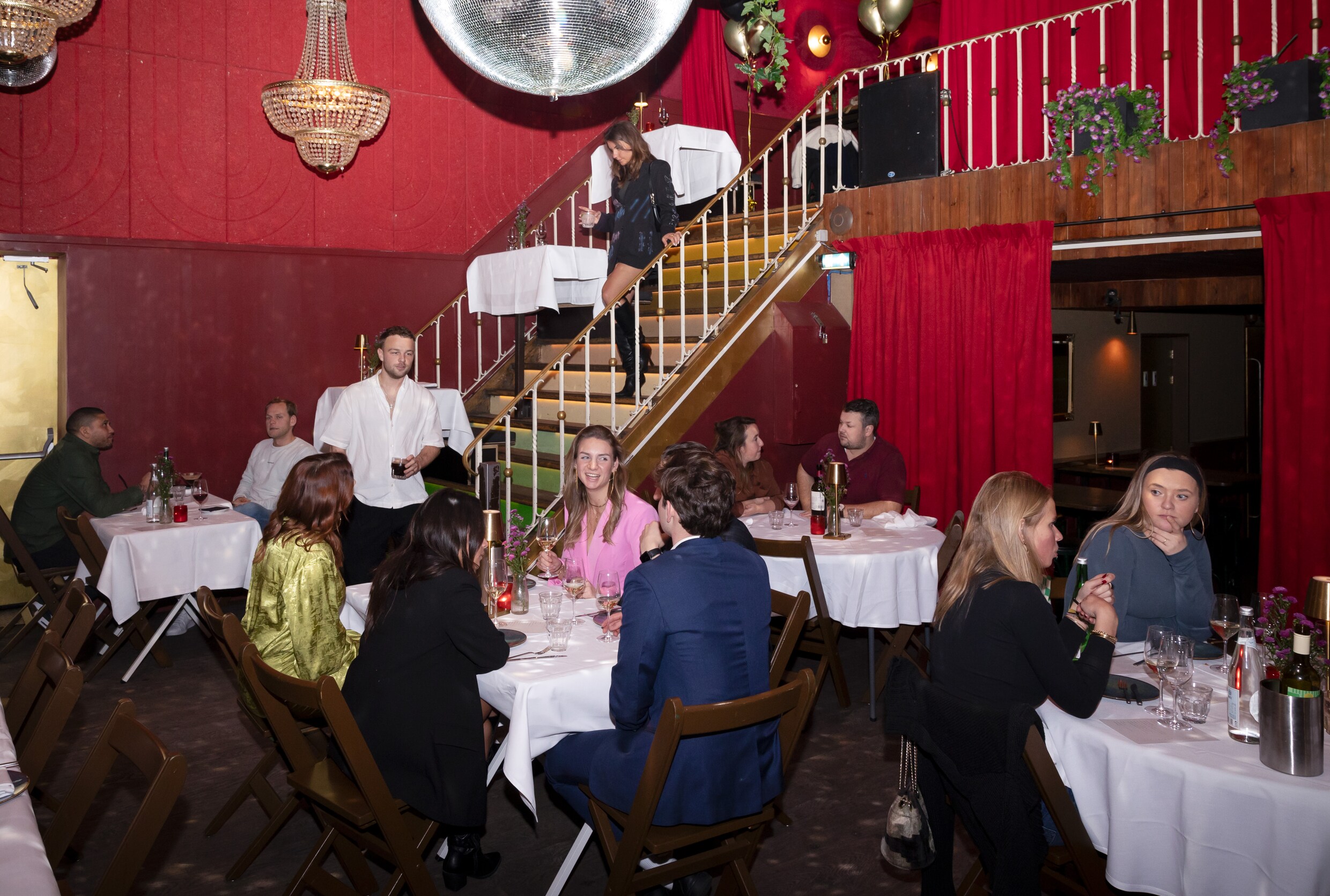 Dineer bij Bar Chimi en dans daarna gratis bij Club Oliva in hetzelfde ...