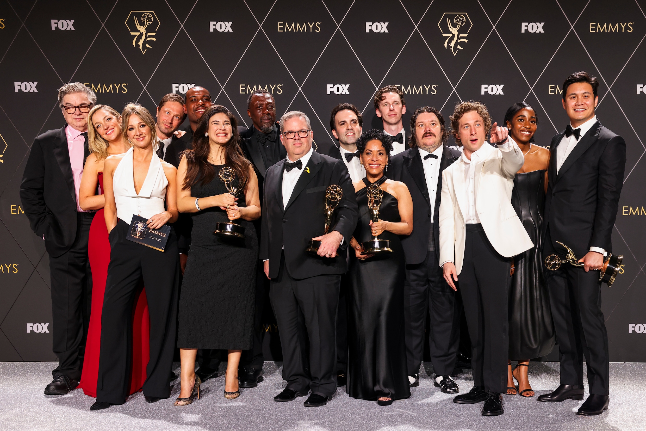 Succession en The Bear winnen bij uitgestelde Emmy Awards Het Parool