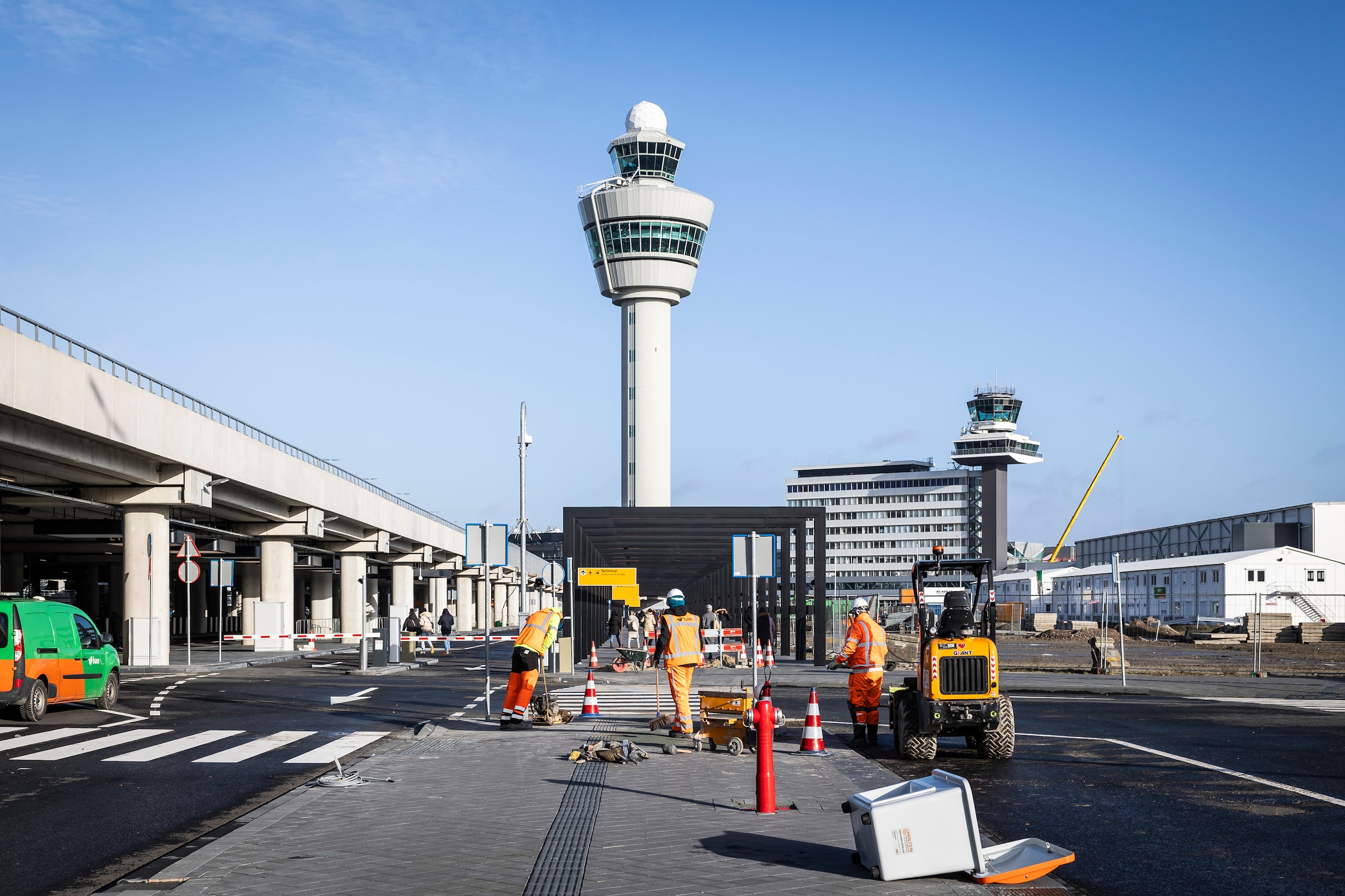 Bouwprojecten Op Schiphol Worden Steevast Dubbel Zo Duur En Passagiers ...