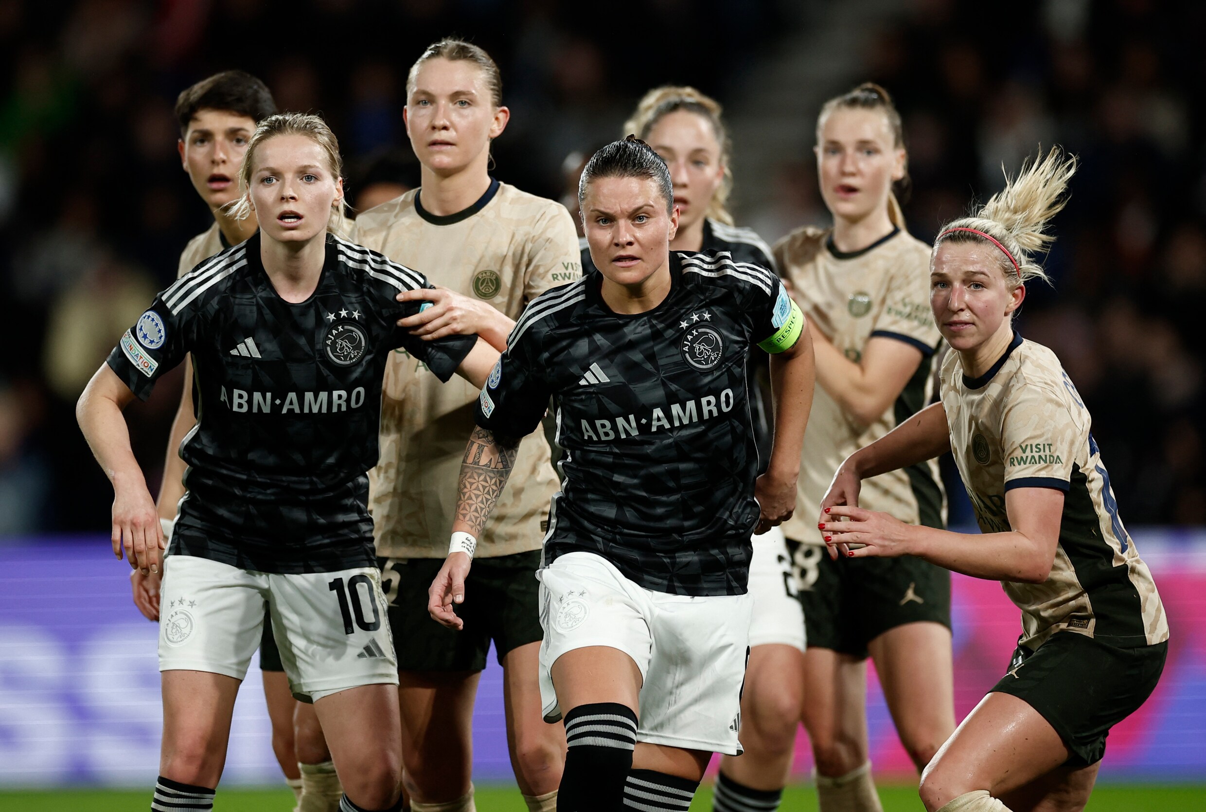 Ajax Vrouwen nog niet zeker van kwartfinale Champions League na nederlaag  in Parijs | Het Parool