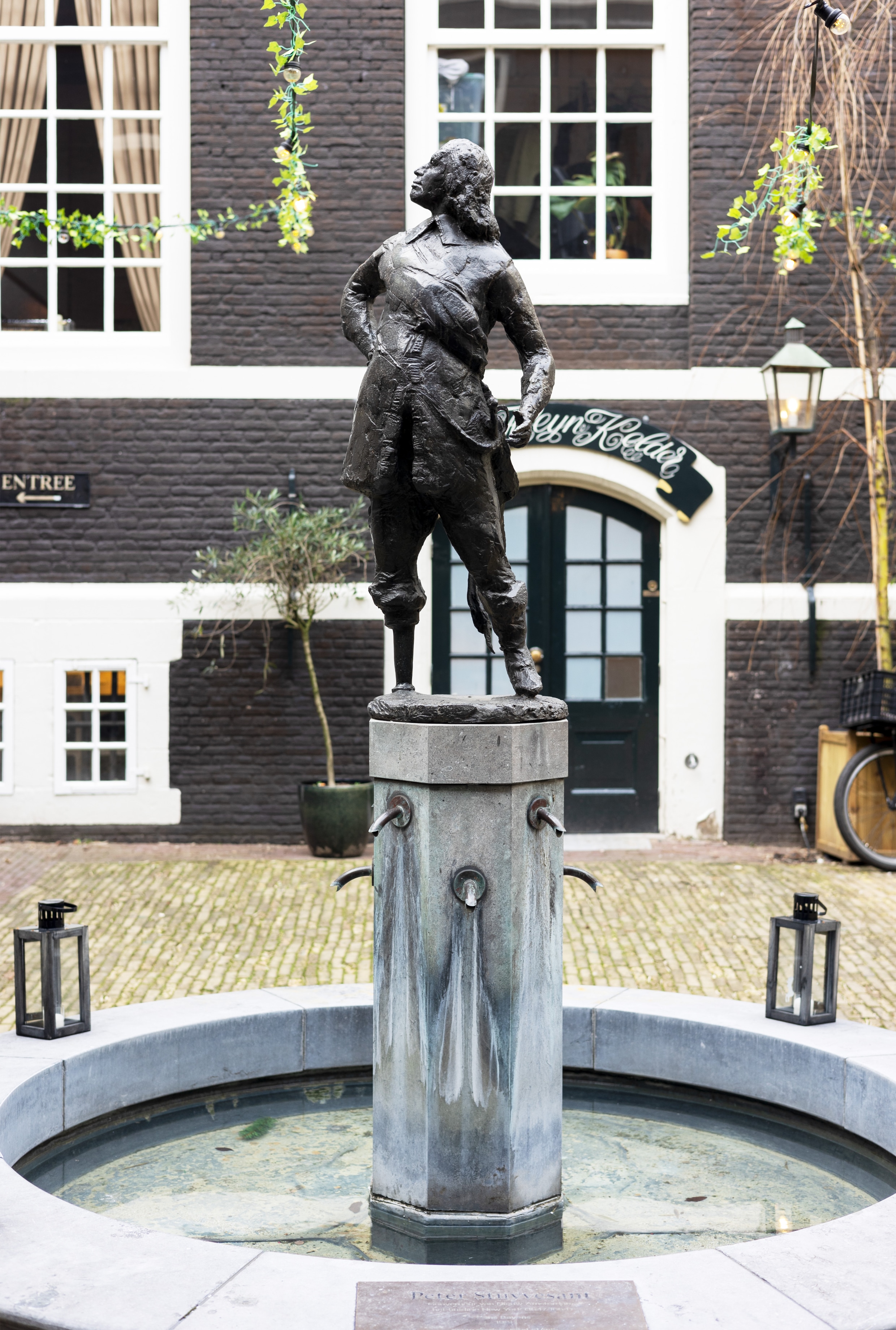 Surinaamse Amsterdammers praten met elkaar over het koloniaal verleden ...