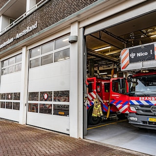 Major fire with heavy smoke in Nieuw-West apartment building