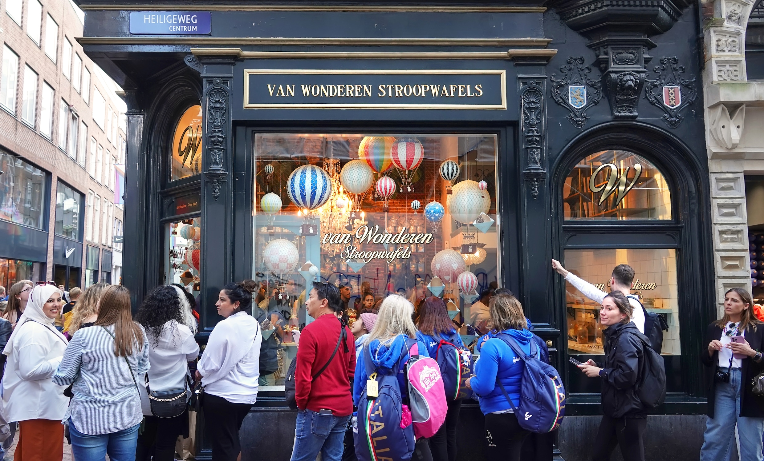 Opinie: ‘Een miljoen stroopwafels kunnen een cadeau voor de stad zijn ...