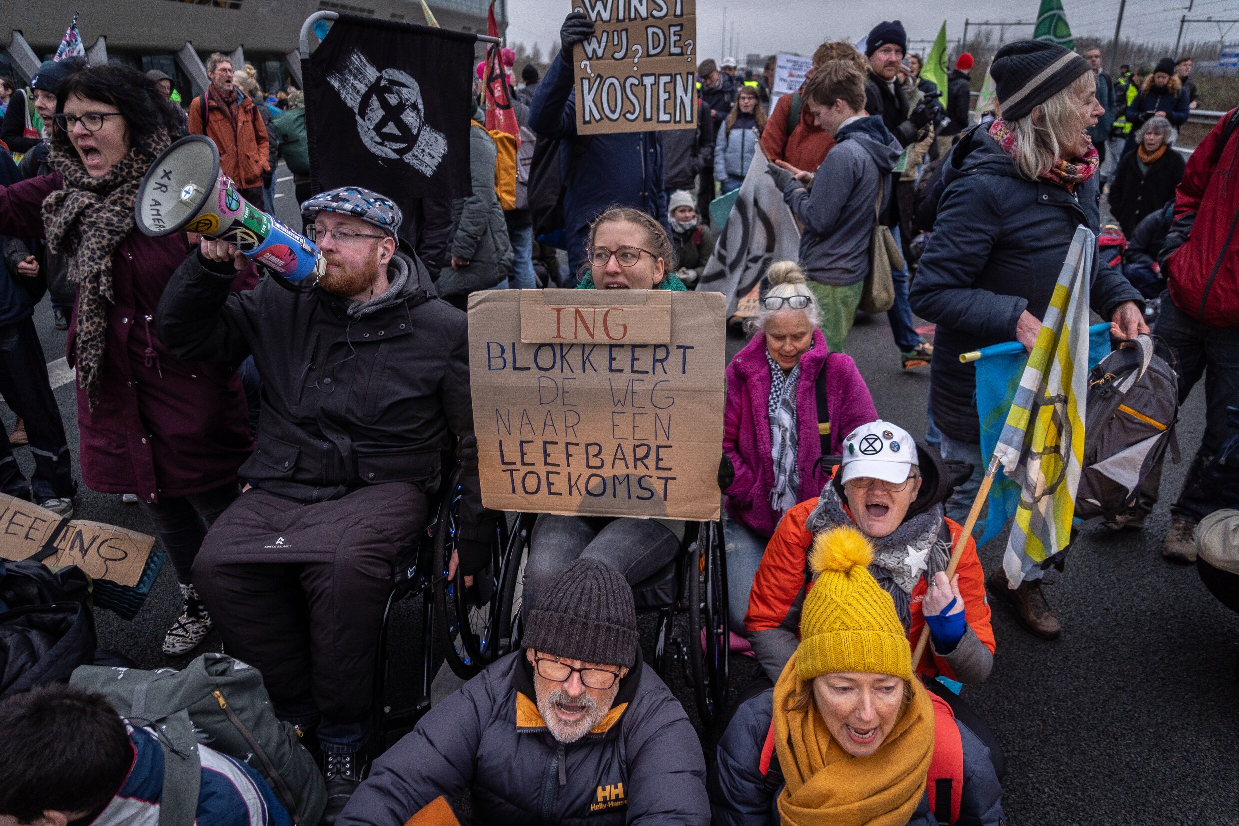 Paroollezers over de A10-blokkade van Extinction Rebellion: ‘Ga de weg ...