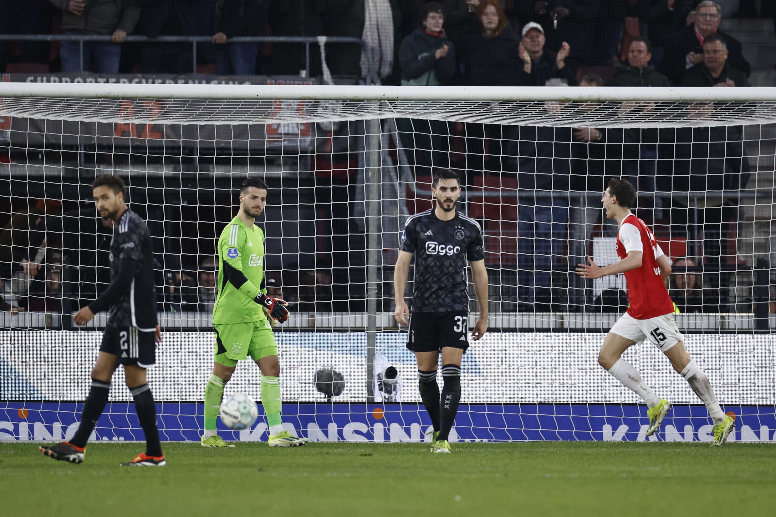 Ajax Raakt Zicht Op Vierde Plaats Kwijt Na Pijnlijke Nederlaag Bij AZ ...