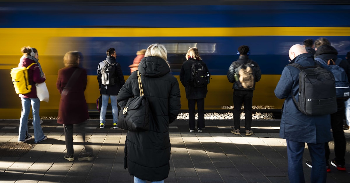 NS diep in het rood, Koolmees waarschuwt: ‘Treinkaartjes worden fors ...