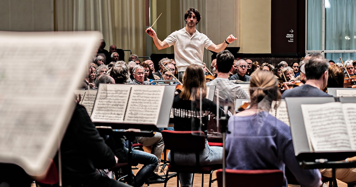 Tijdens Repetities Weet Dirigent Lorenzo Viotti Precies Hoe Hij Mahler Wil Denk Erom Dit Is