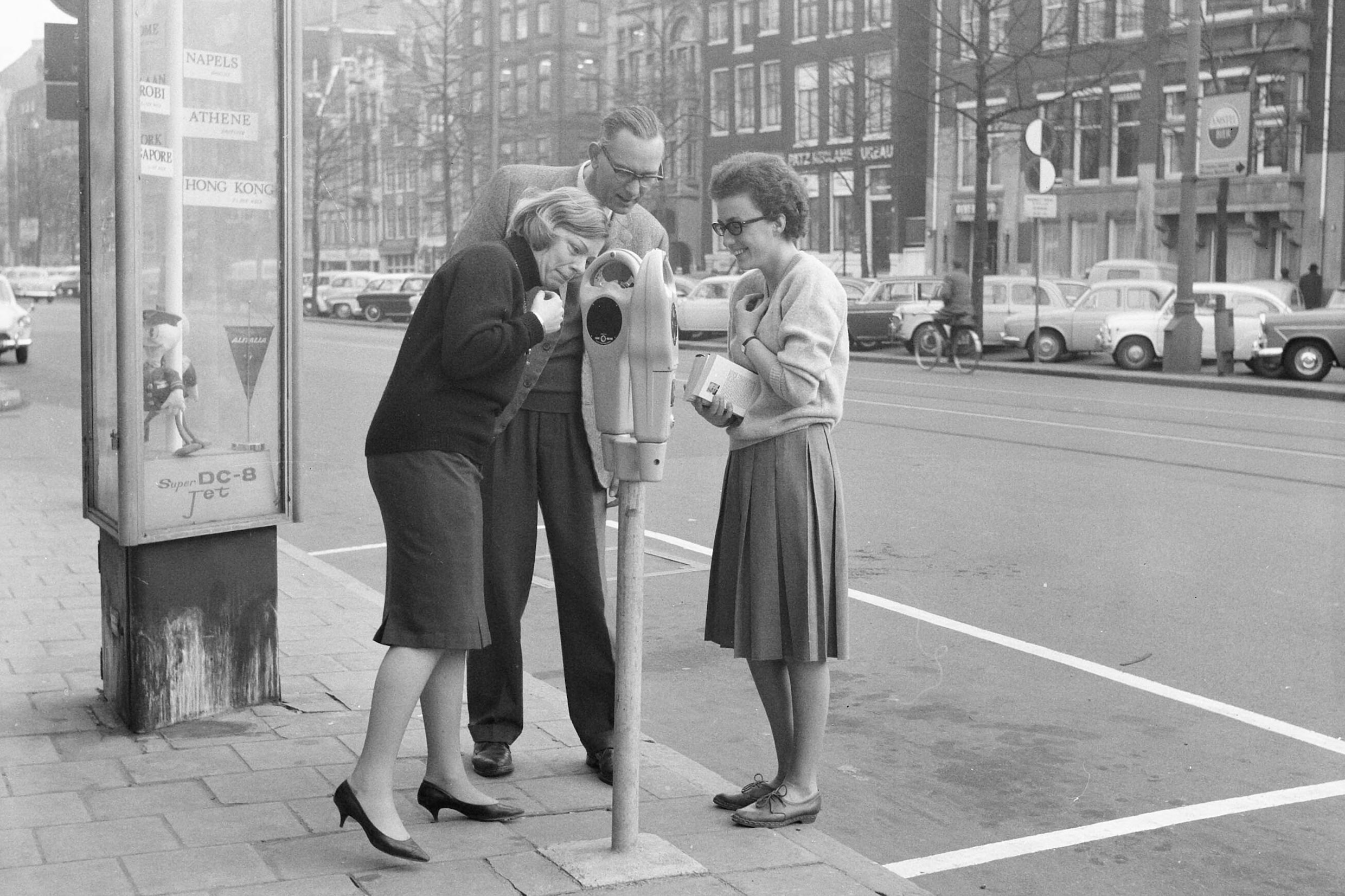 Lezers over 60 jaar betaald parkeren in Amsterdam: ‘Deze parkeermeter was zo gemolesteerd dat hij geld gaf in plaats van nam’