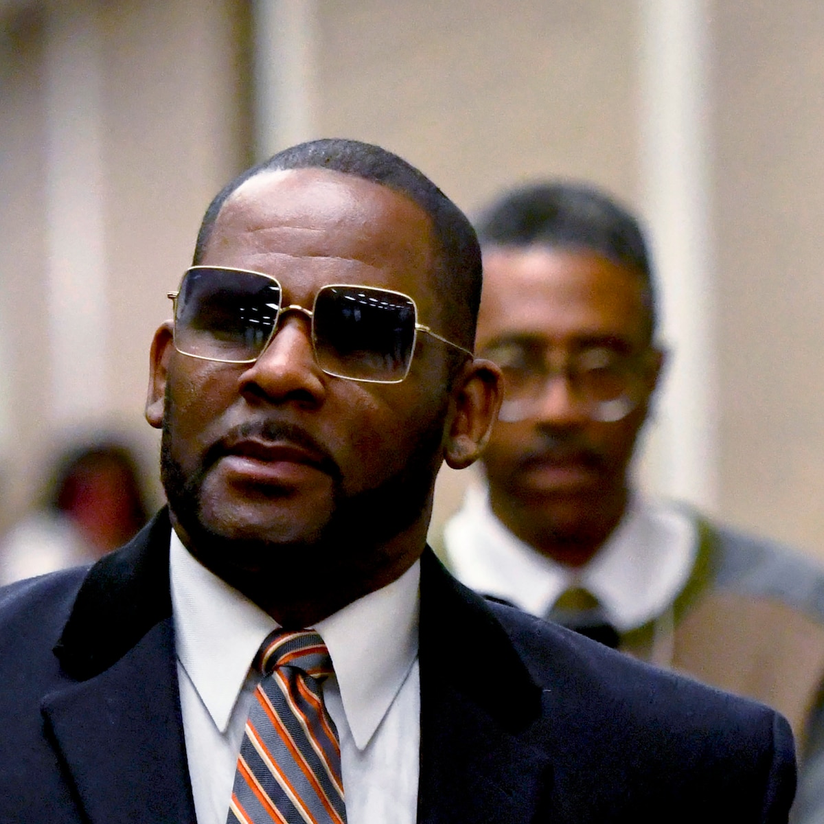 Zanger R. Kelly krijgt ook na hoger beroep 20 jaar cel voor kinderporno en afpersing Het Parool