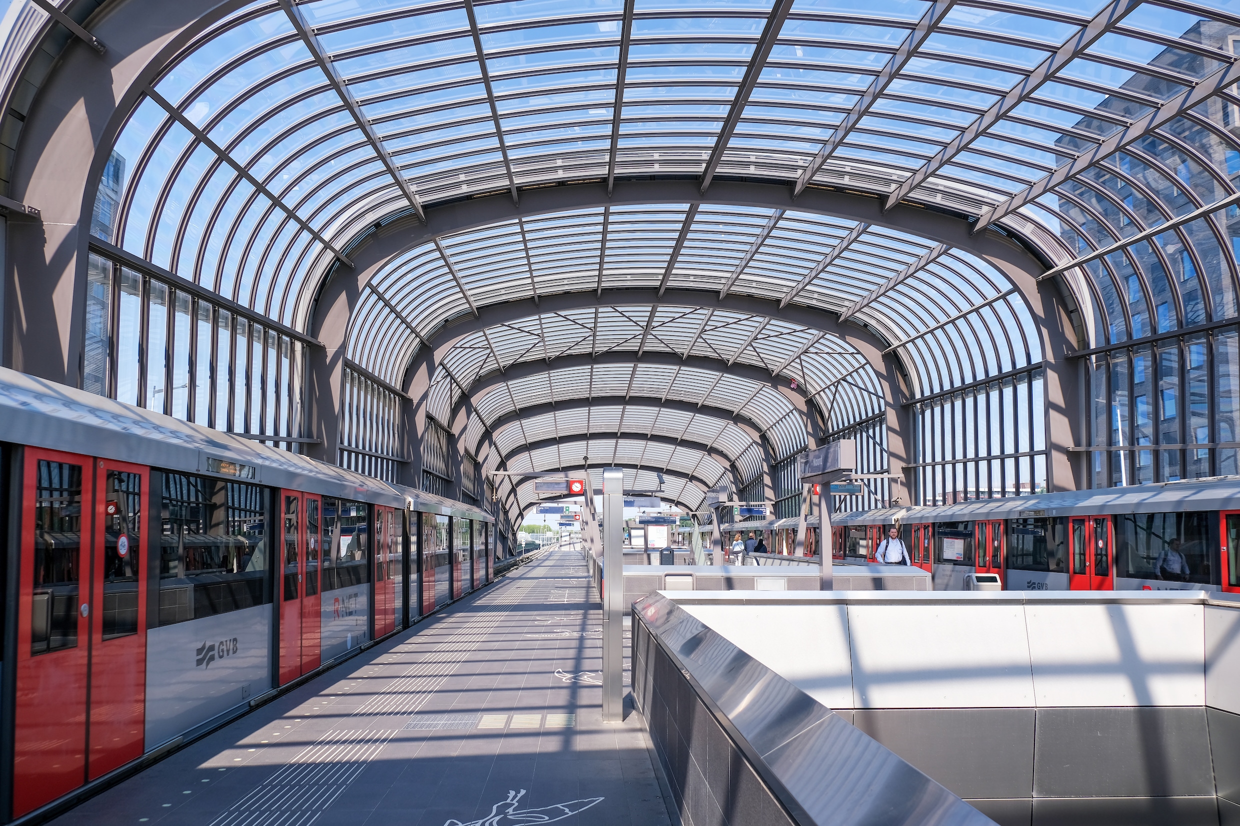 GVB’s Derde Rail Naast Metrospoor Kan Bus Opladen – En Is Een Uitweg ...