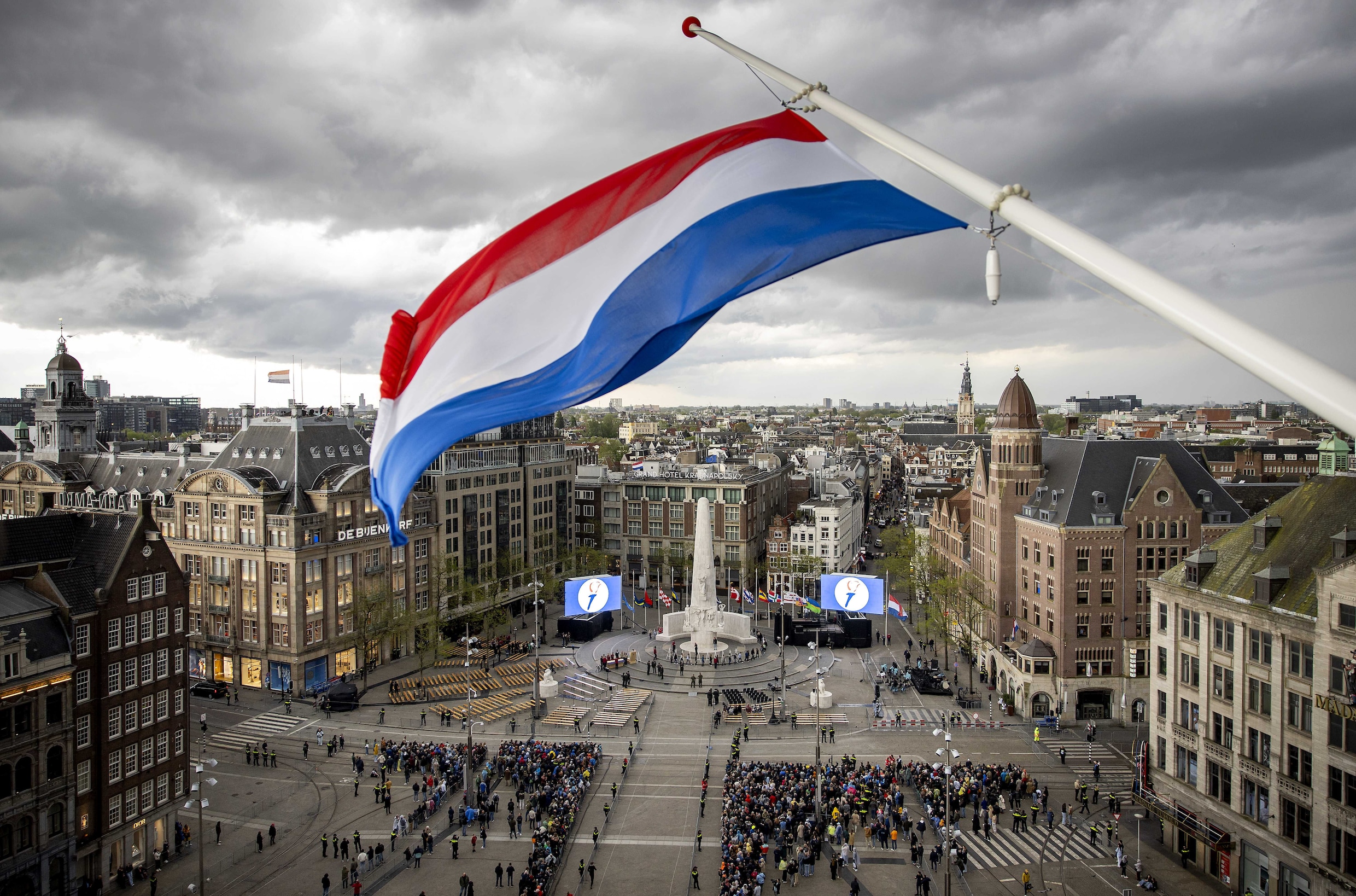 Teruglezen Dodenherdenking 2024 rustig tijdens herdenkingen in