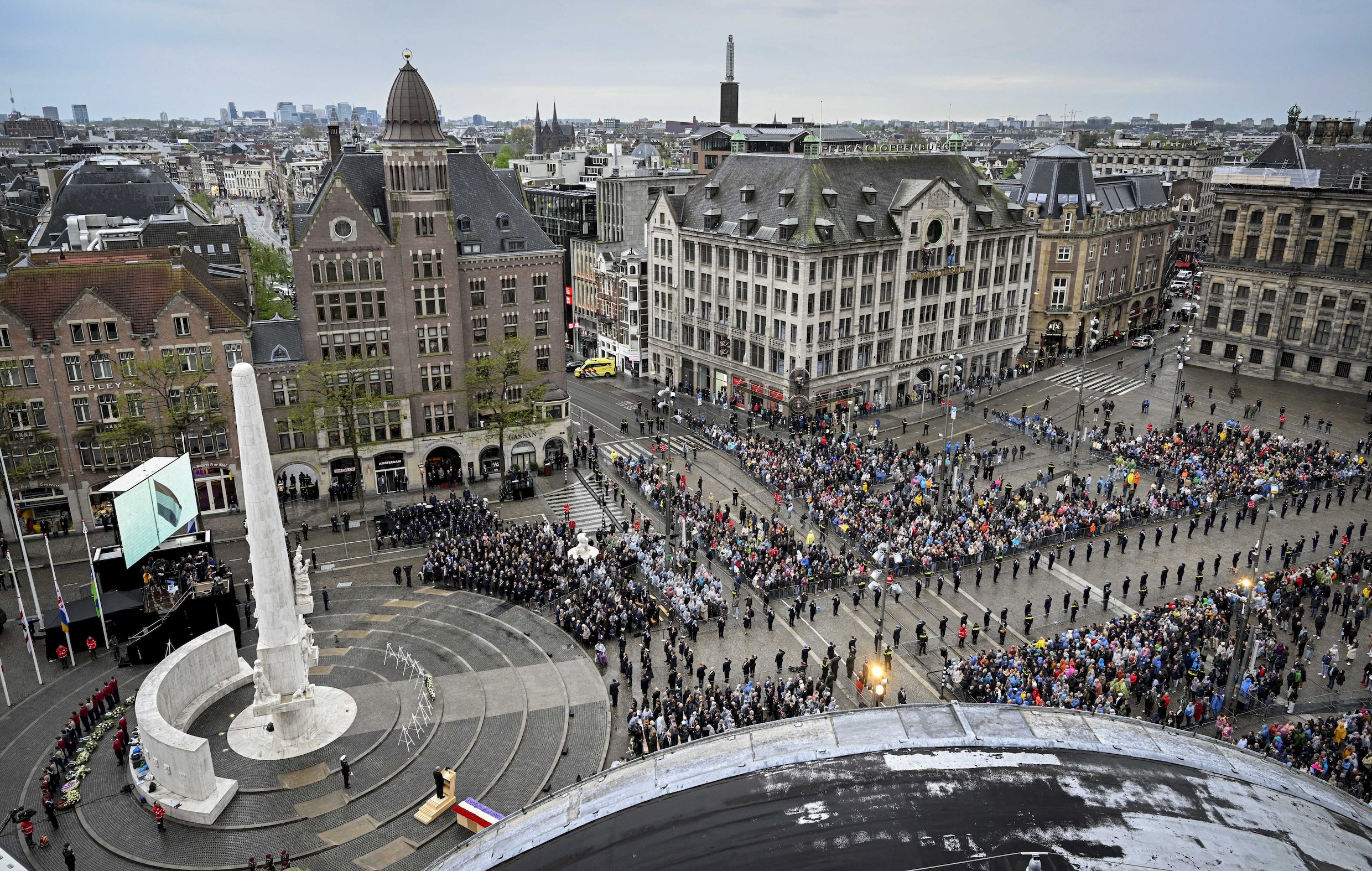 Teruglezen Dodenherdenking 2024 rustig tijdens herdenkingen in
