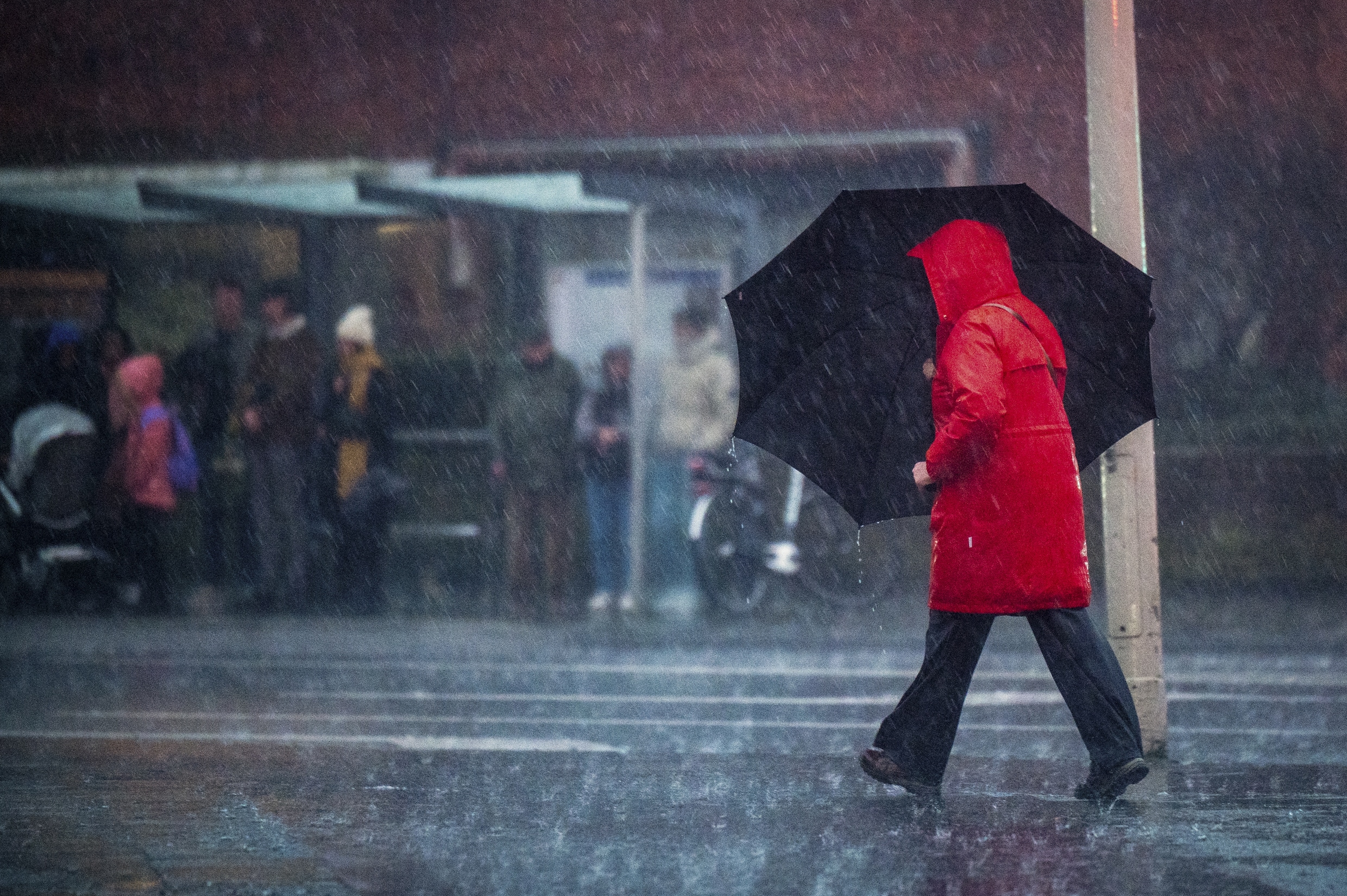 Zaterdagmiddag regen verwacht, zondag opnieuw stevige onweersbuien Het Parool
