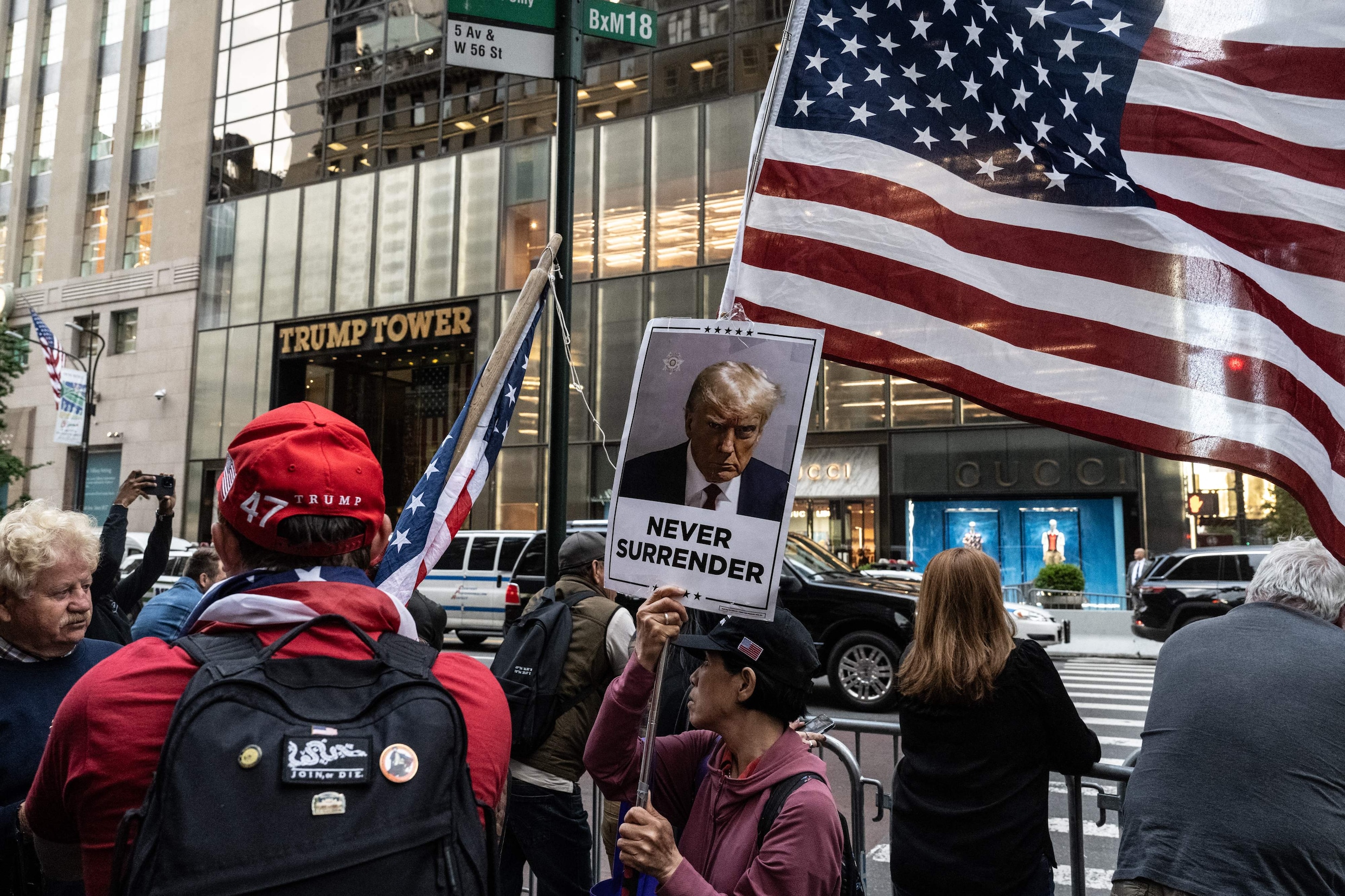 Donald Trump, Als Eerste Amerikaanse Oud-president Ooit, Schuldig ...