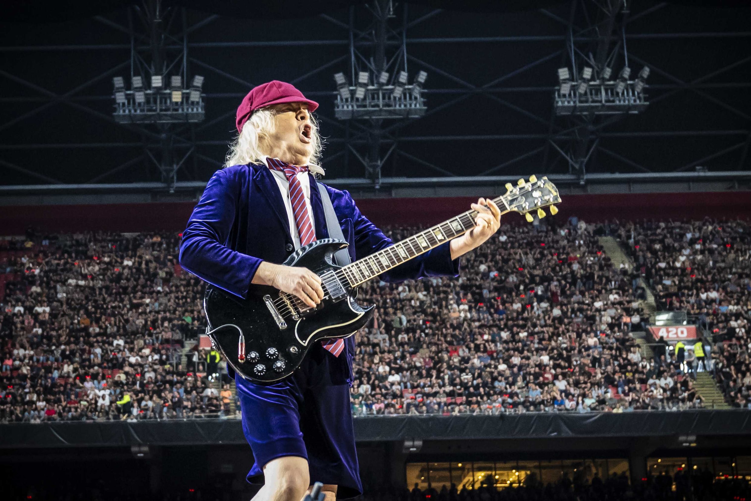 Recensie: AC/DC zorgt voor een donderende Highway to Hell, dwars door ...