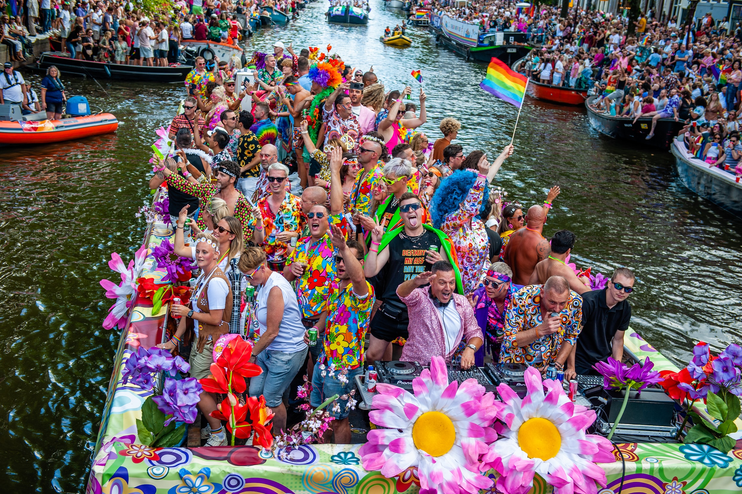 Van K3 tot Mister Leather: op deze 11 boten moet je letten tijdens de Canal Parade