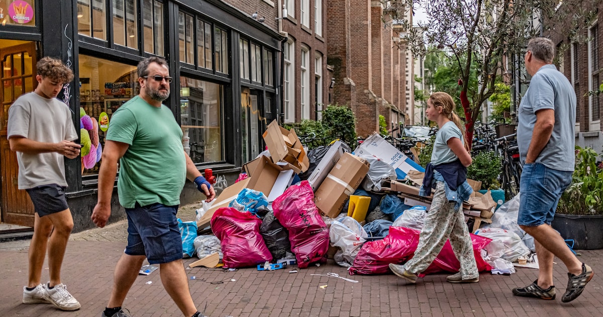 Met grofvuil gaat veel mis in Amsterdam gemeente krijgt zo’n 120 meldingen per dag Het Parool