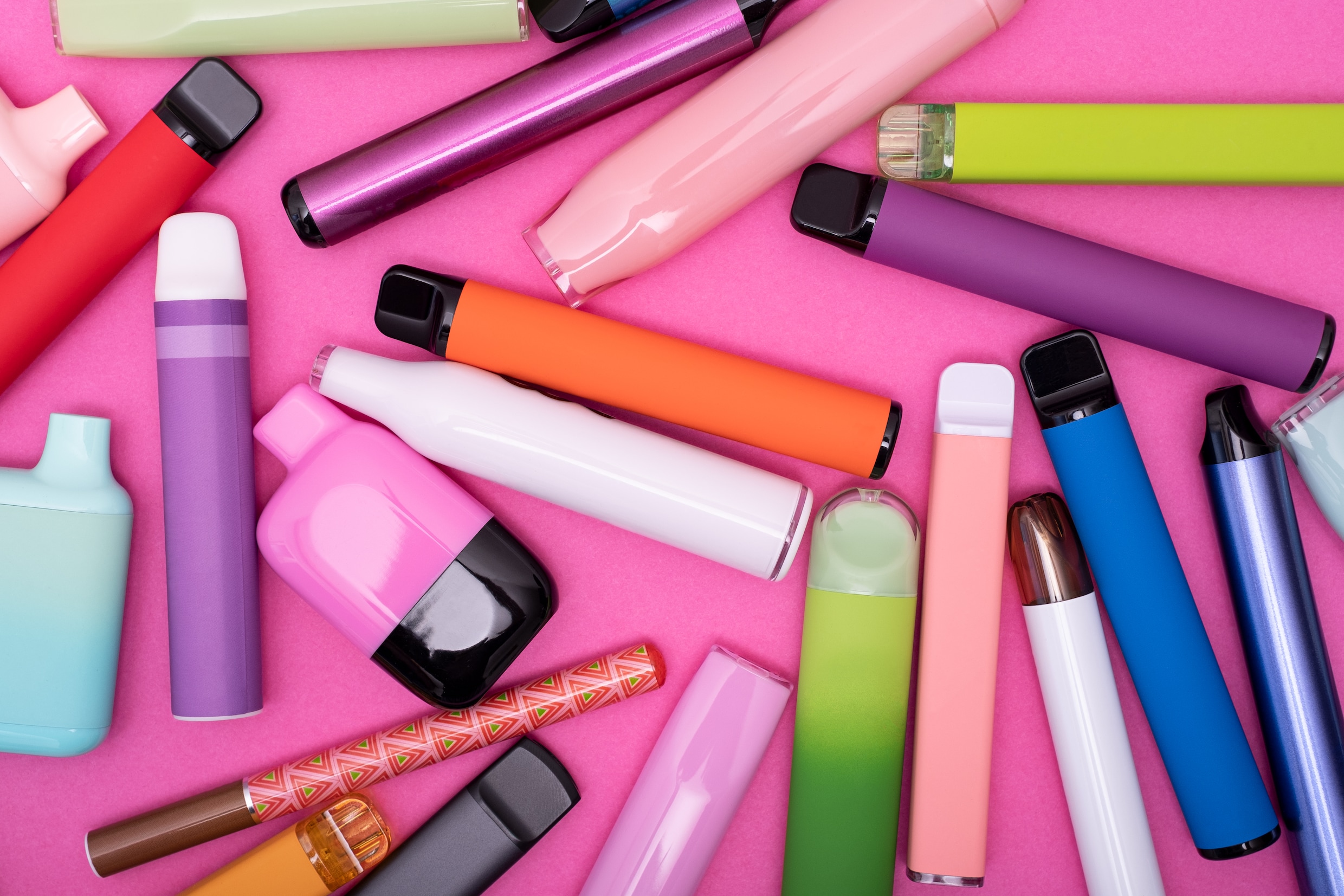 Vapes blijven immens populair onder jongeren – en ze zijn overal te koop:  'Een jong meisje kreeg een vape met THC via een dealer op Snapchat'