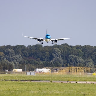 KLM plane aborts landing at Schiphol due to dog near runway