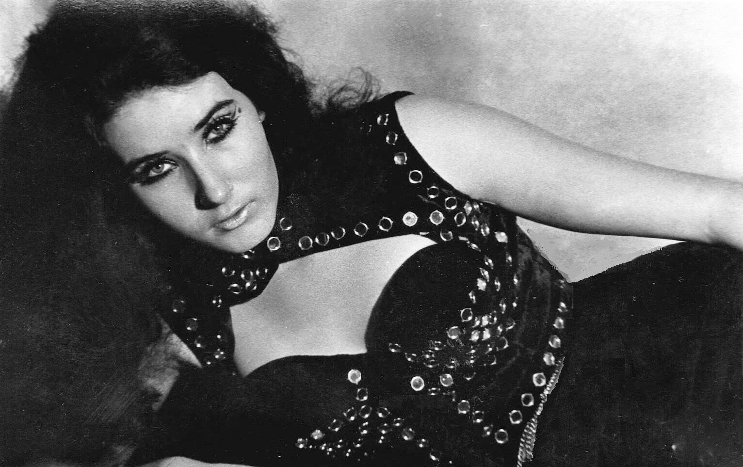Jeanet Allès (1952-2024) was een echte diva en leefde voor haar shows ...