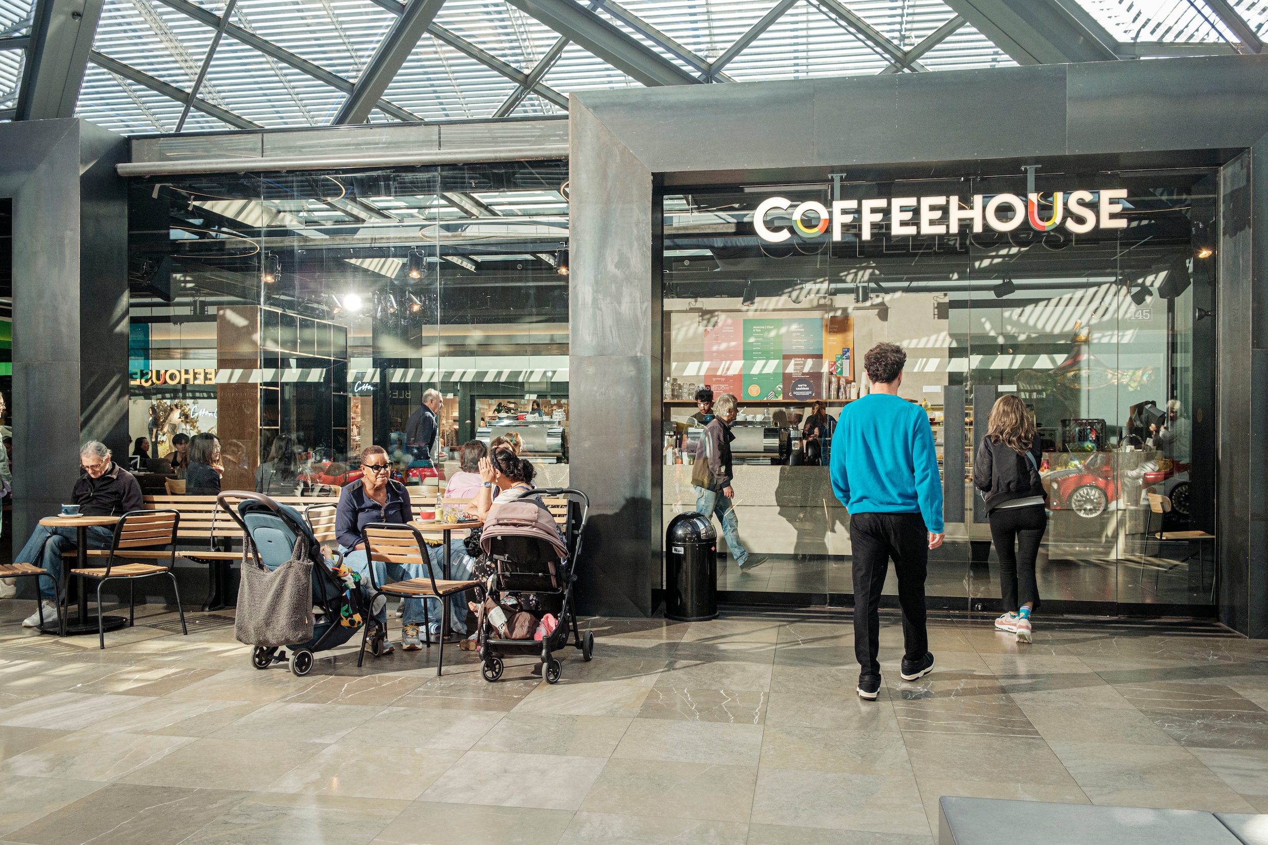 Bij Coffeehouse op het Gelderlandplein kom je voor een babbeltje bij de