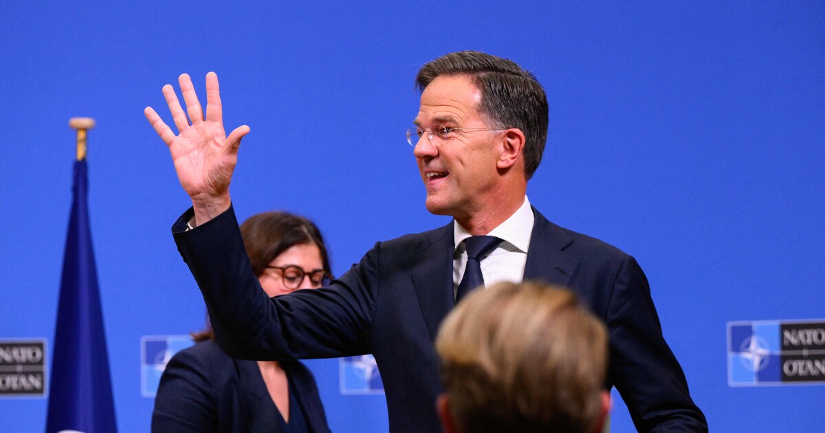 Rutte begroet elke vertegenwoordiger van een Navo-land alsof hij een ...