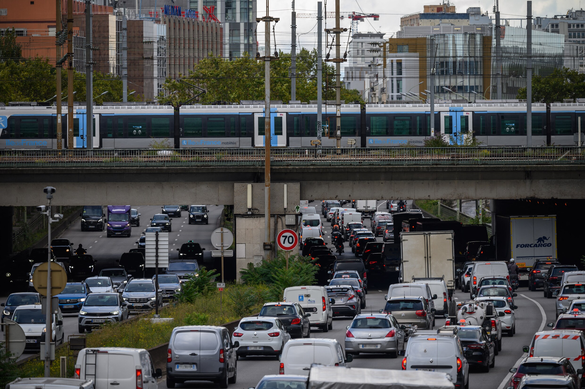 Voor wie weleens op de périphérique van Parijs komt: voortaan minder ...
