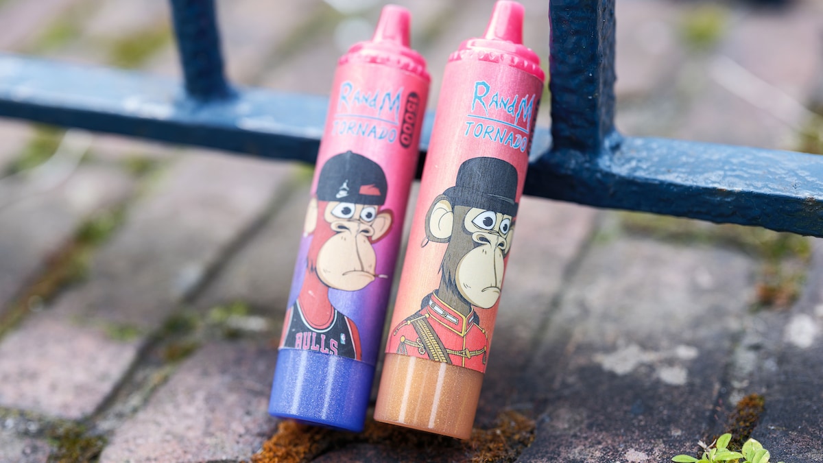 second hand vape smoke Voor scholieren blijft het een eitje om aan vapes en sigaretten te komen:  'De minimumleeftijd naar 24 jaar is het beste'