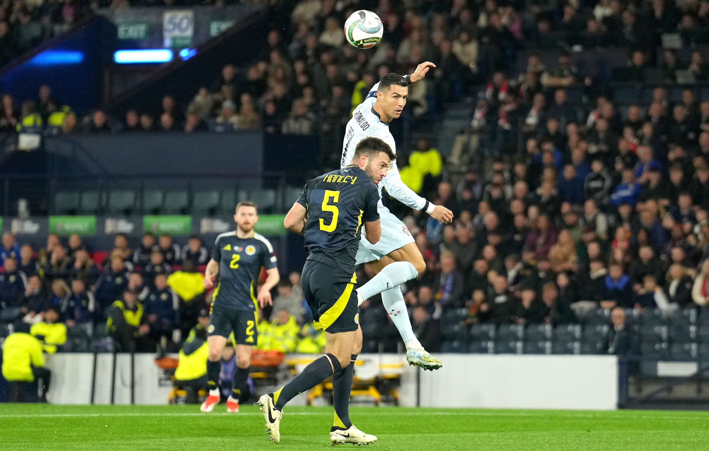 Waarom Cristiano Ronaldo en Lionel Messi maar doorvoetballen (en nog ...