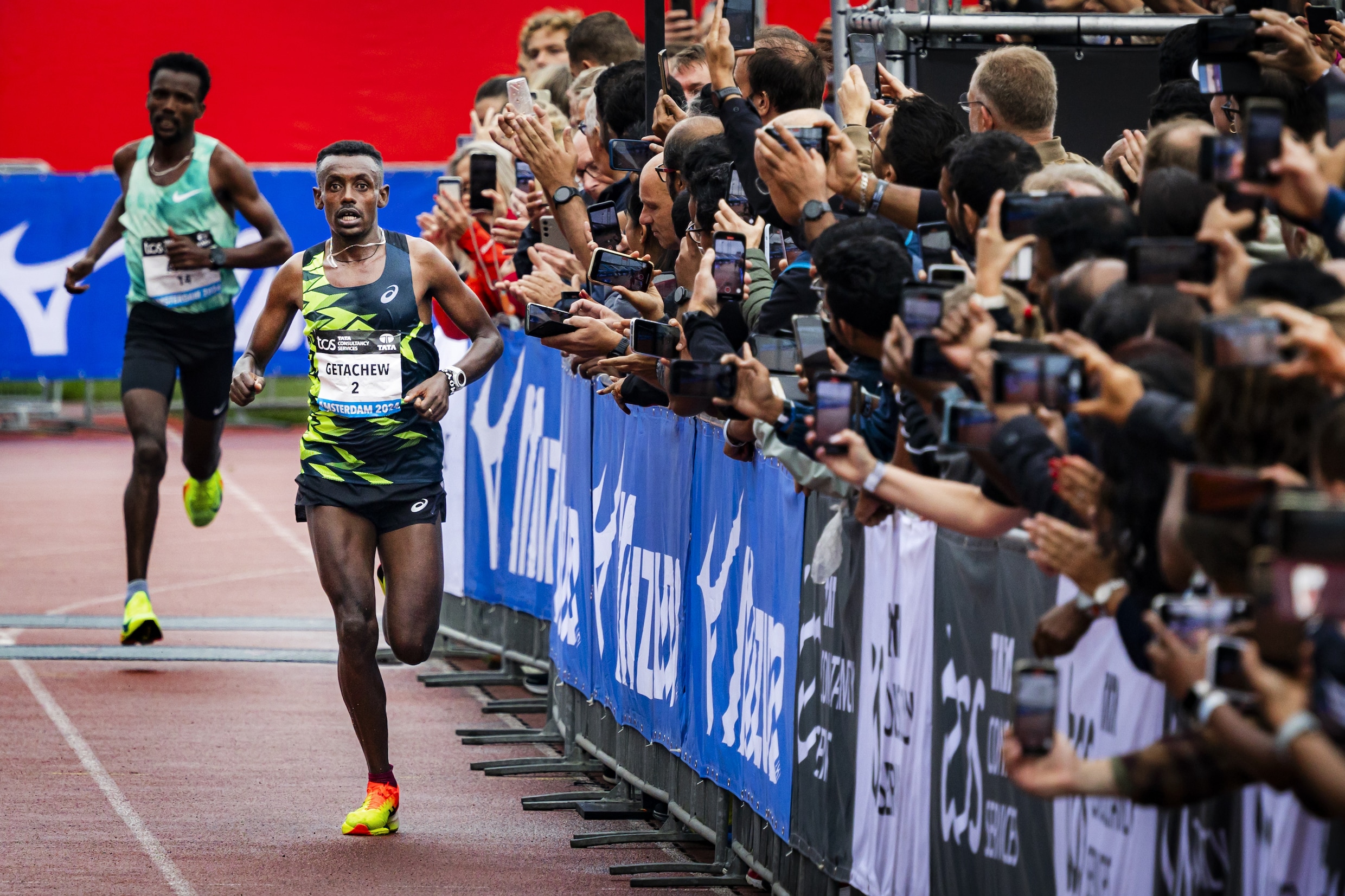 Ethiopiër Getachew wint weer marathon Amsterdam, Yalemzerf Yehualaw ...