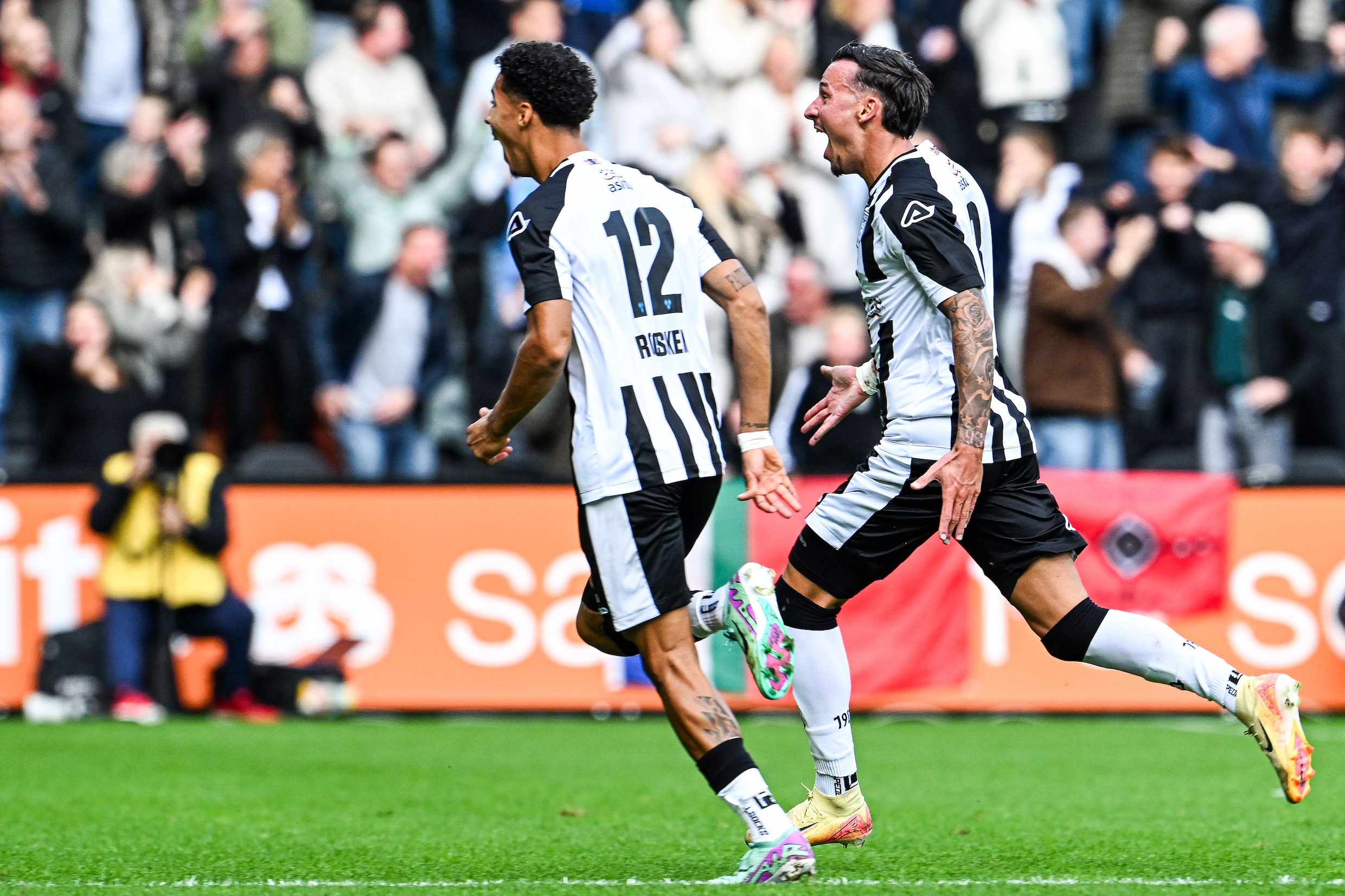 Weghorst drukt niet alleen met doelpunten zijn stempel op Ajax, maar