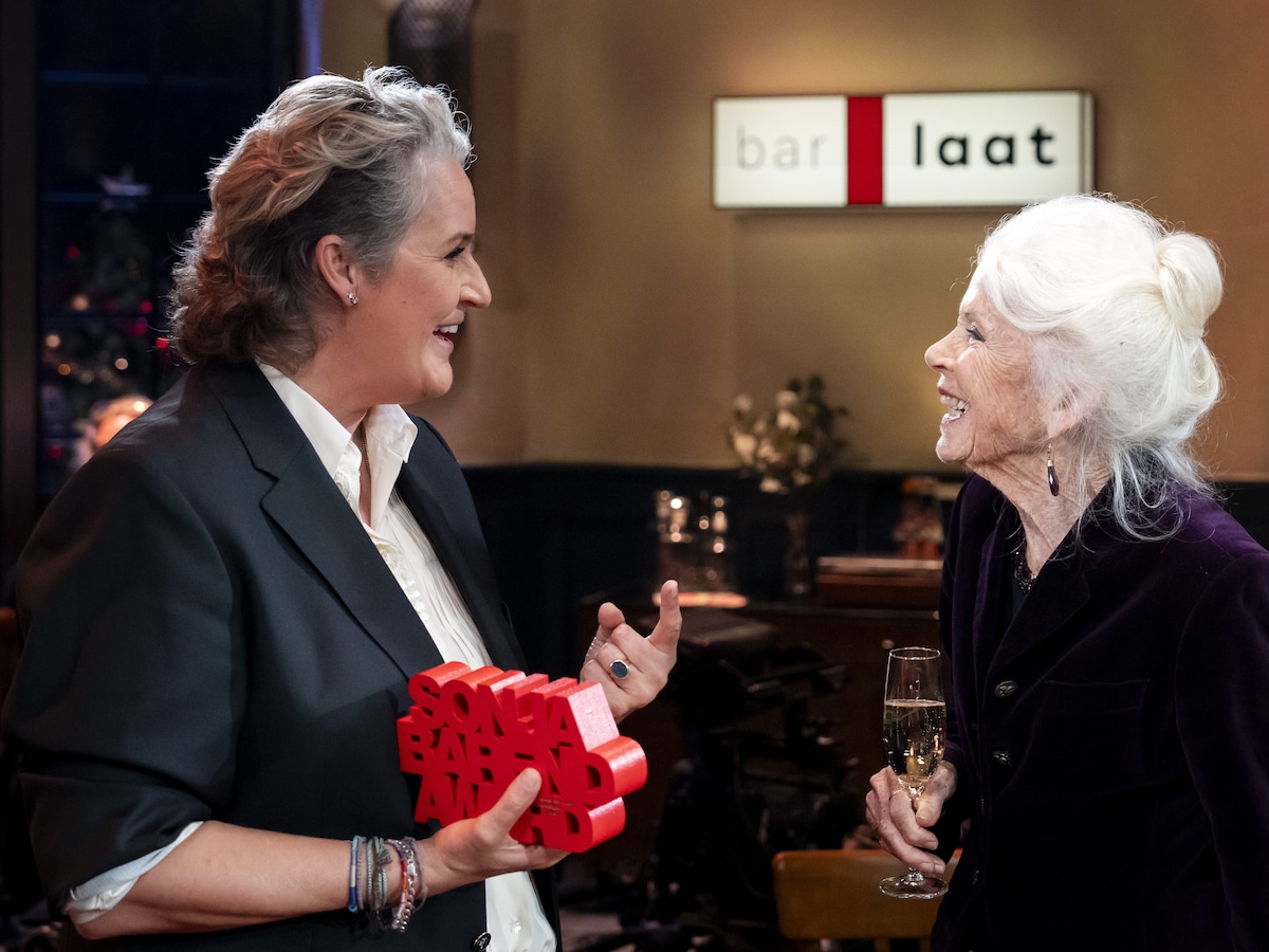 Margriet van der Linden wint Sonja Barend Award voor beste interview | Het  Parool